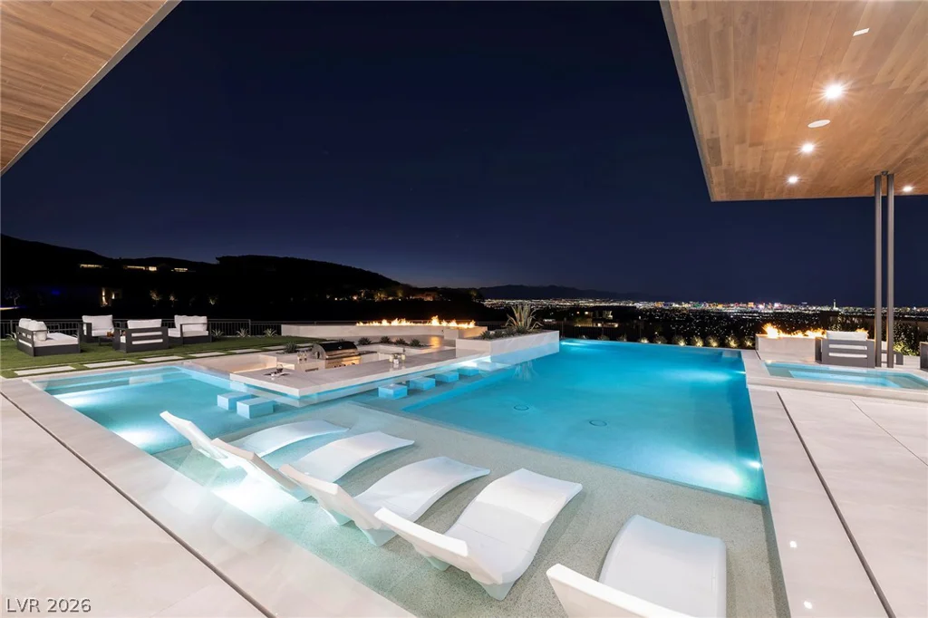19 Boulderback, Henderson, NV 89012