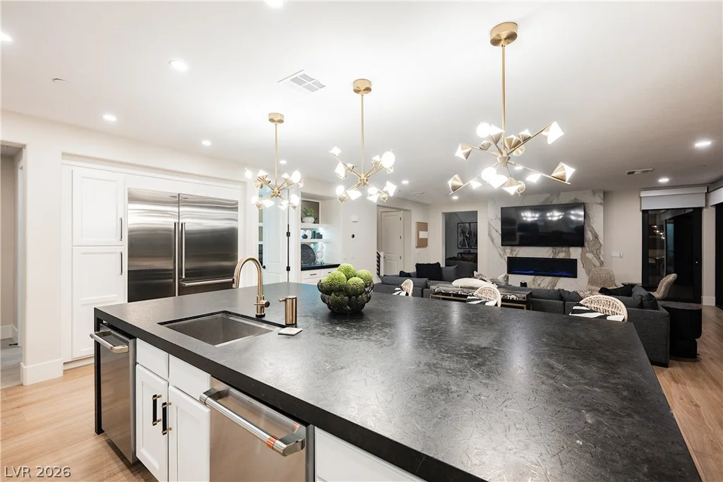 6055 Gabrielle Carol, Las Vegas, NV 89149