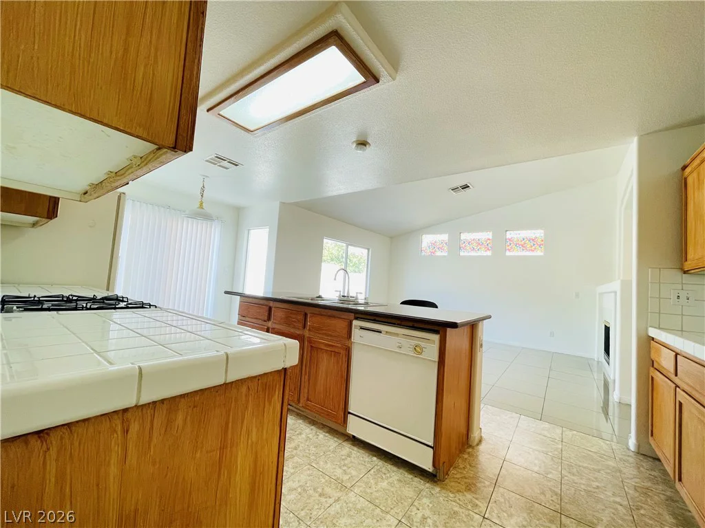 8134 Dinsmore, Las Vegas, NV 89117
