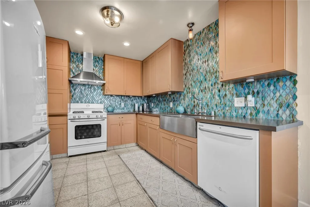 4525 Mayflower, Las Vegas, NV 89107