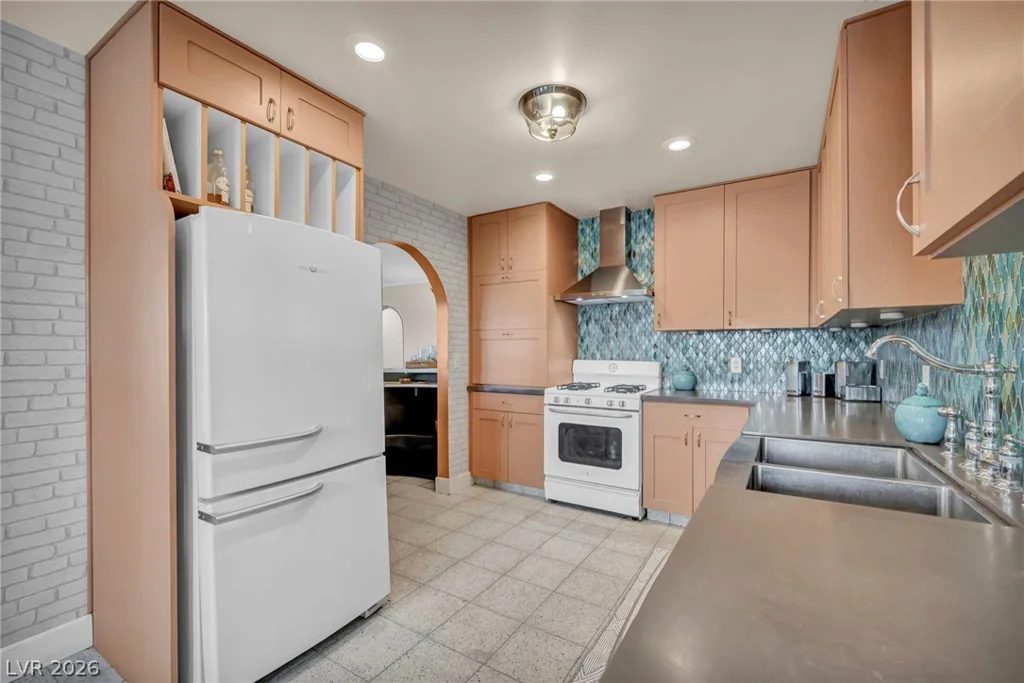 4525 Mayflower, Las Vegas, NV 89107