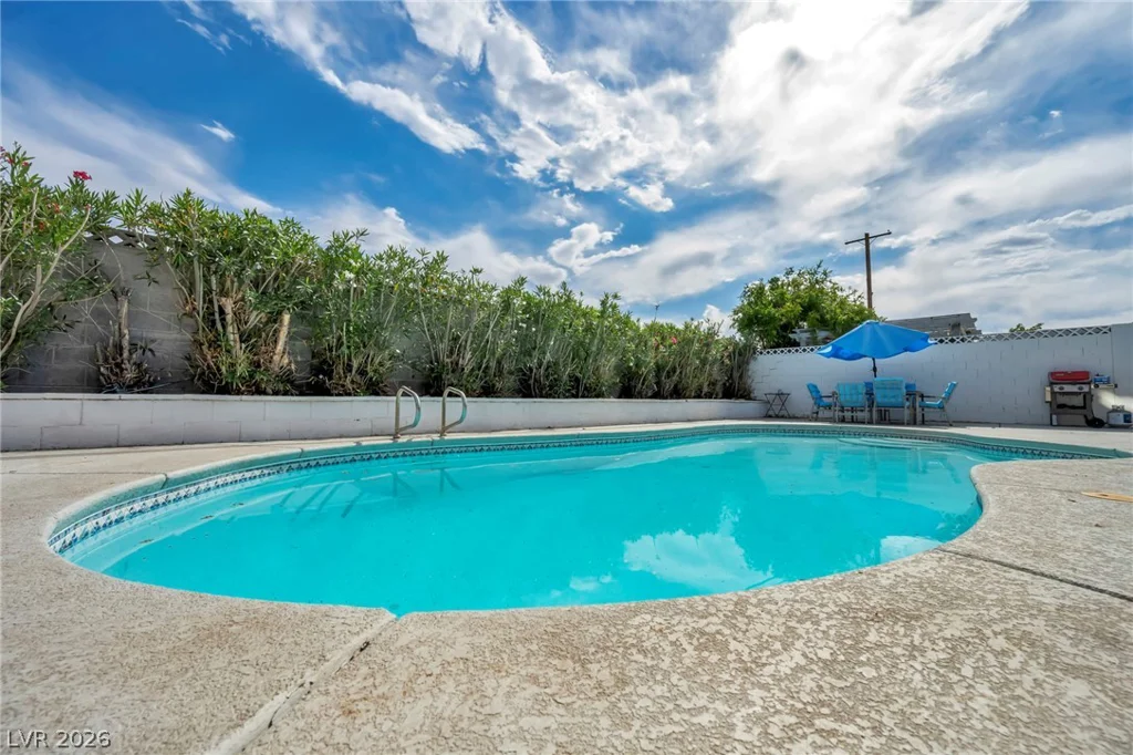 4525 Mayflower, Las Vegas, NV 89107