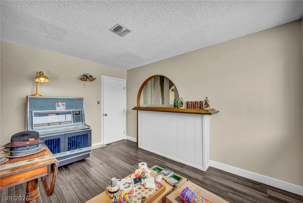 4525 Mayflower, Las Vegas, NV 89107