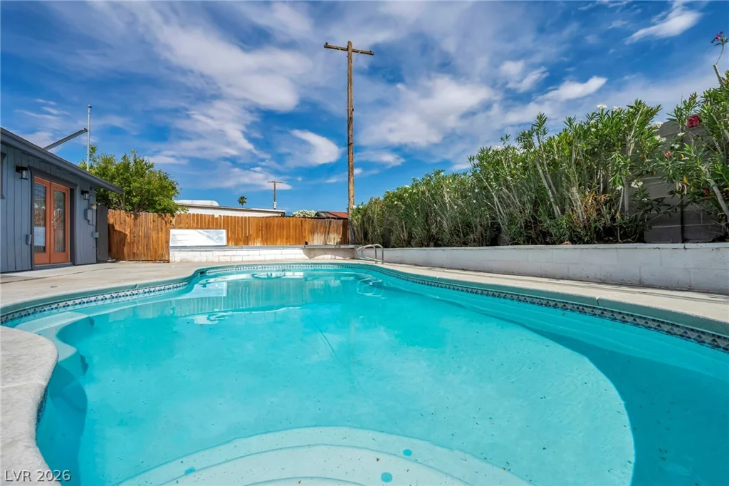 4525 Mayflower, Las Vegas, NV 89107