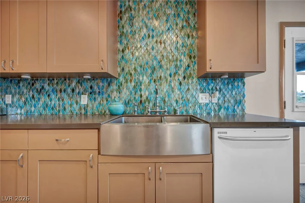4525 Mayflower, Las Vegas, NV 89107