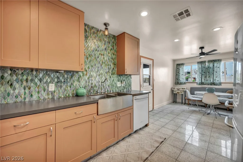4525 Mayflower, Las Vegas, NV 89107