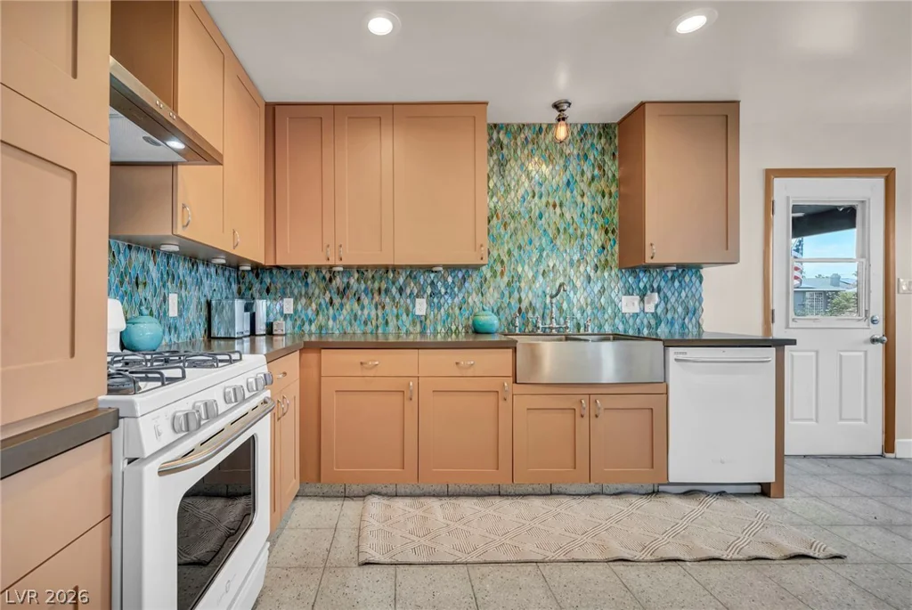 4525 Mayflower, Las Vegas, NV 89107