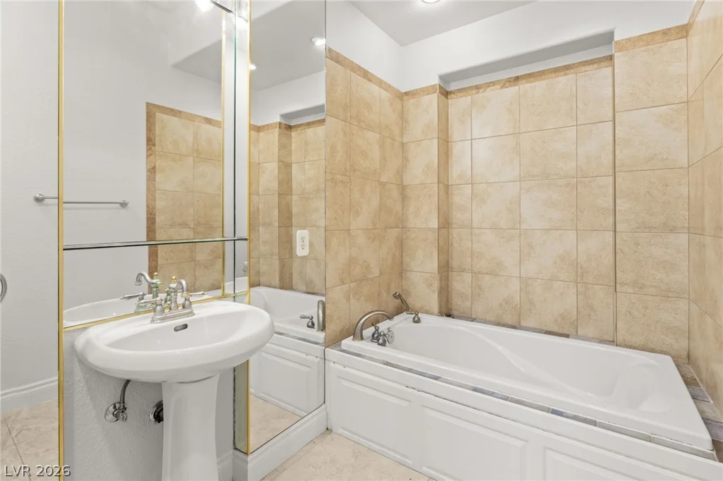 8924 Echo Ridge, Las Vegas, NV 89117