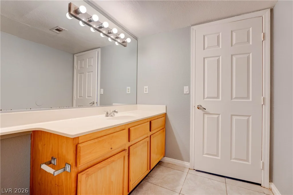 2974 Juniper Hills, Las Vegas, NV 89142