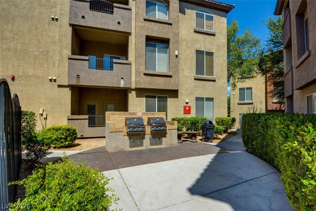4400 Jones, Las Vegas, NV 89103
