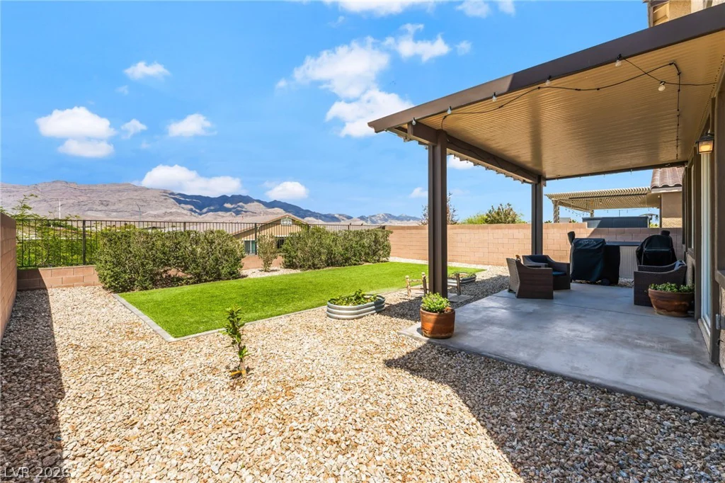 4418 Solitude Falls, North Las Vegas, NV 89084