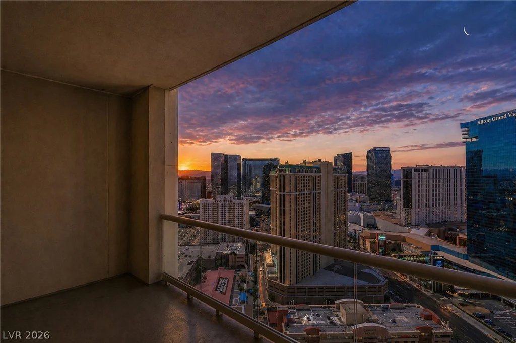 135 HARMON, Las Vegas, NV 89109