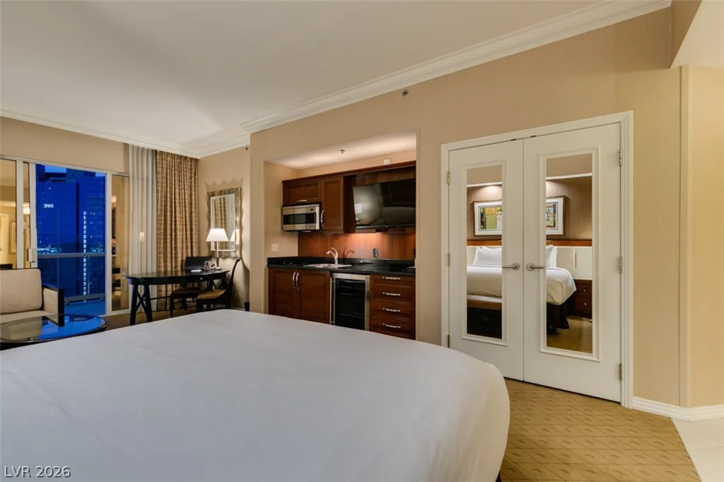135 HARMON, Las Vegas, NV 89109