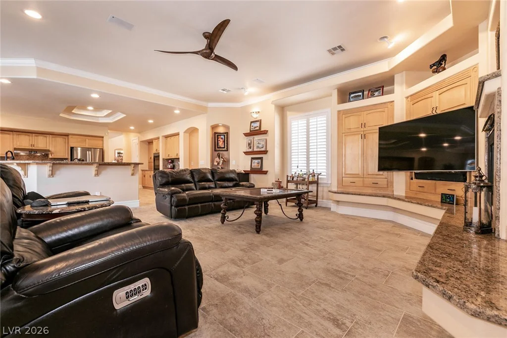7718 Willow Cove, Las Vegas, NV 89129