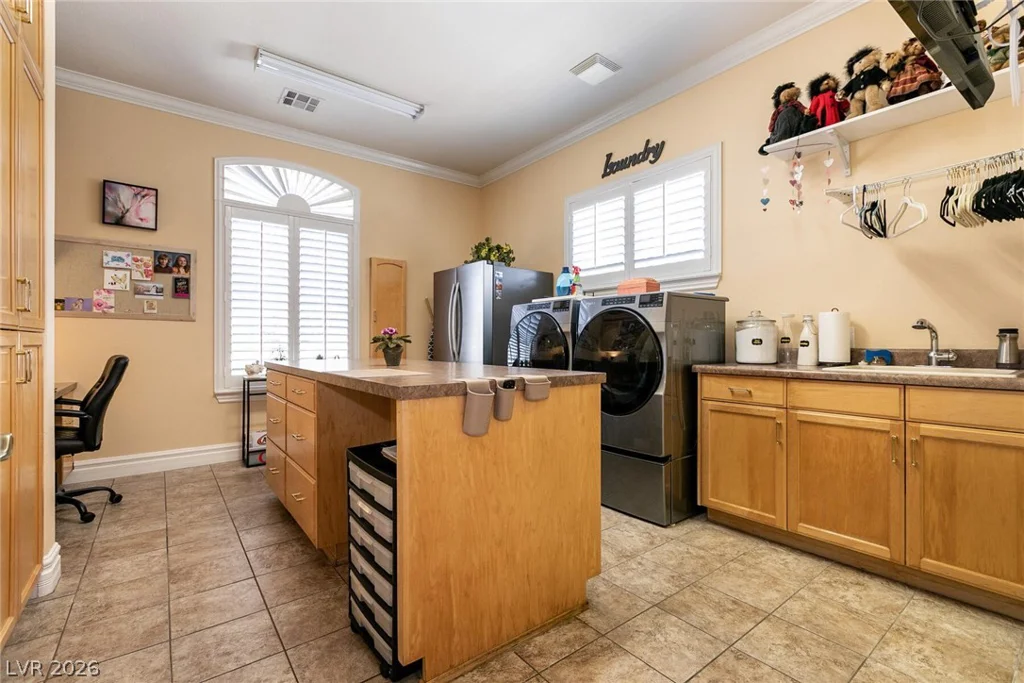 7718 Willow Cove, Las Vegas, NV 89129