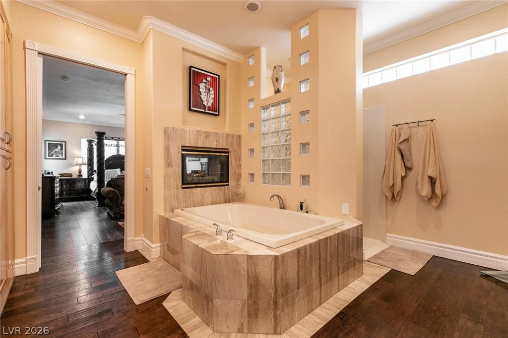 7718 Willow Cove, Las Vegas, NV 89129