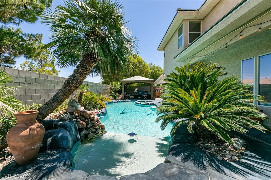 7718 Willow Cove, Las Vegas, NV 89129