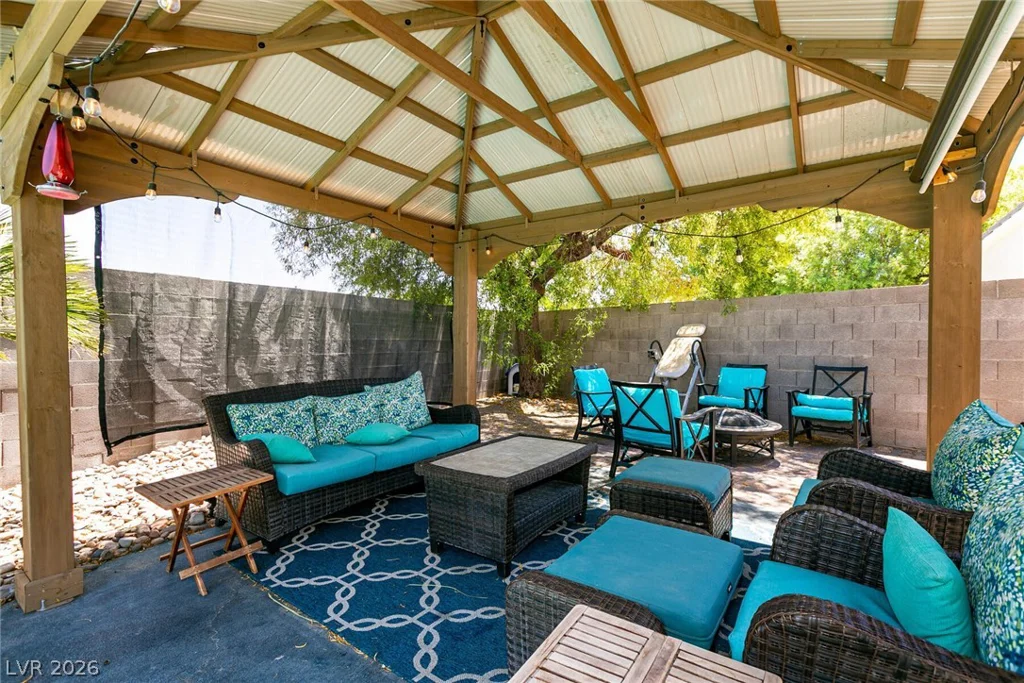 7718 Willow Cove, Las Vegas, NV 89129