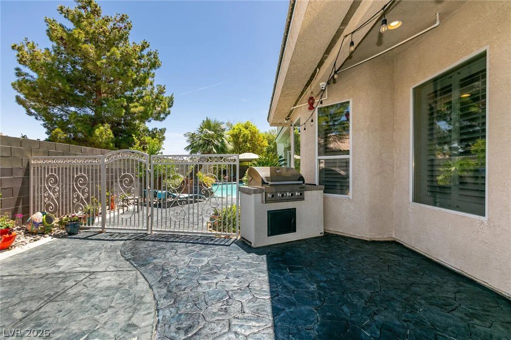 7718 Willow Cove, Las Vegas, NV 89129