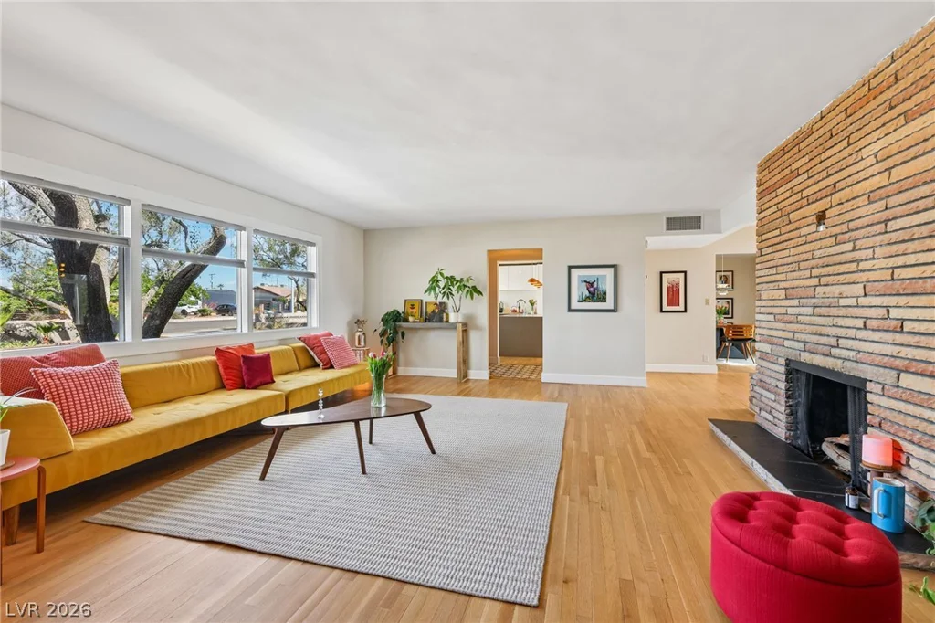 711 Lacy, Las Vegas, NV 89107