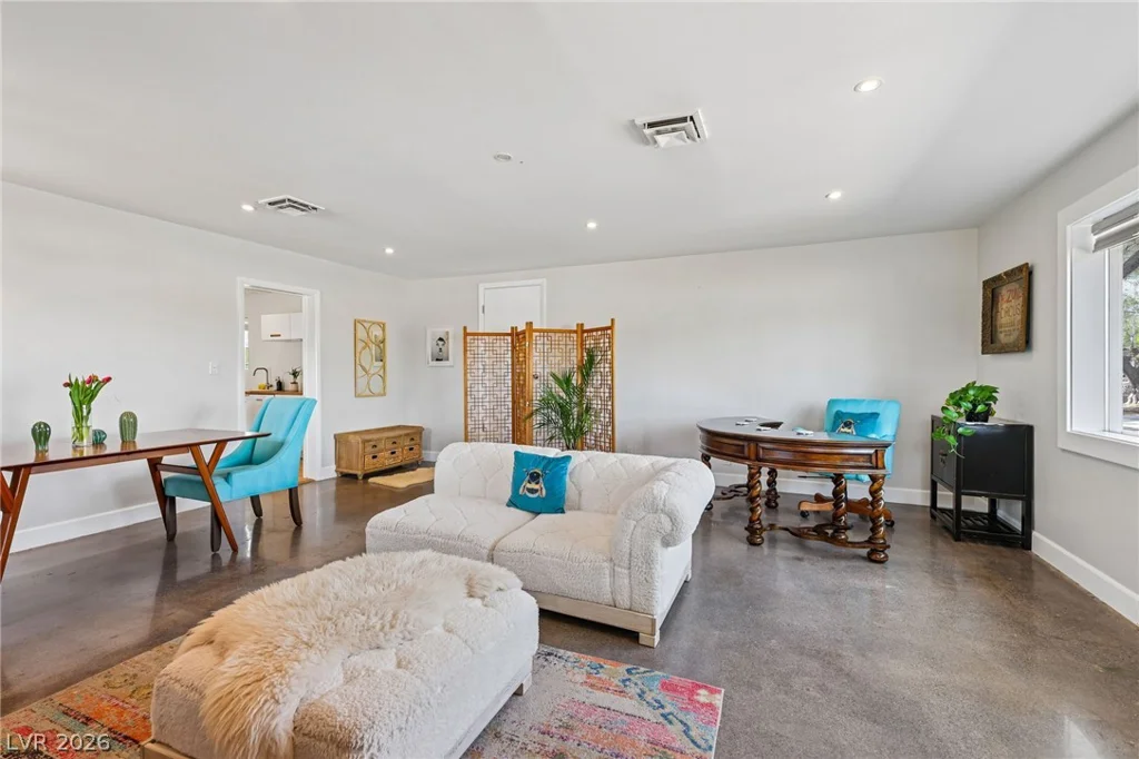 711 Lacy, Las Vegas, NV 89107