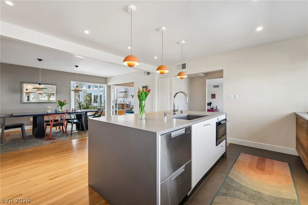 711 Lacy, Las Vegas, NV 89107