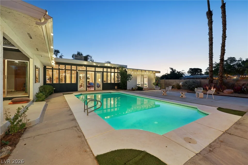 711 Lacy, Las Vegas, NV 89107