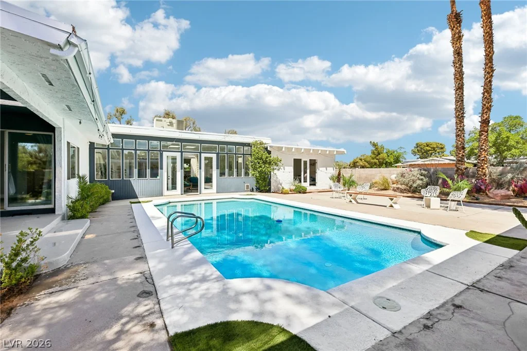 711 Lacy, Las Vegas, NV 89107
