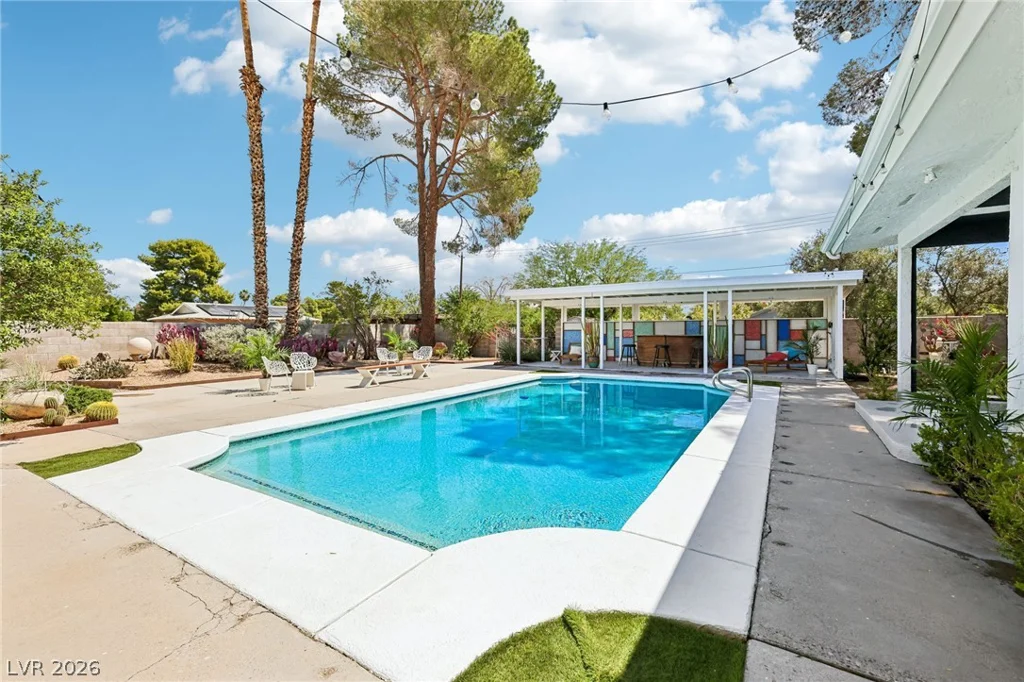 711 Lacy, Las Vegas, NV 89107