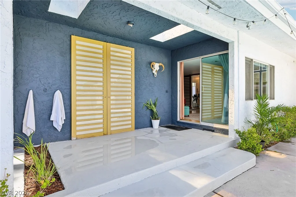 711 Lacy, Las Vegas, NV 89107