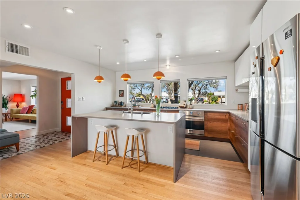 711 Lacy, Las Vegas, NV 89107