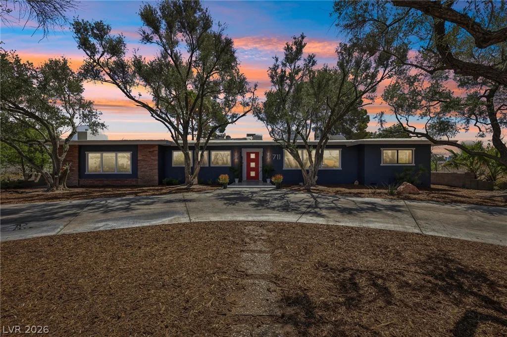 711 Lacy, Las Vegas, NV 89107