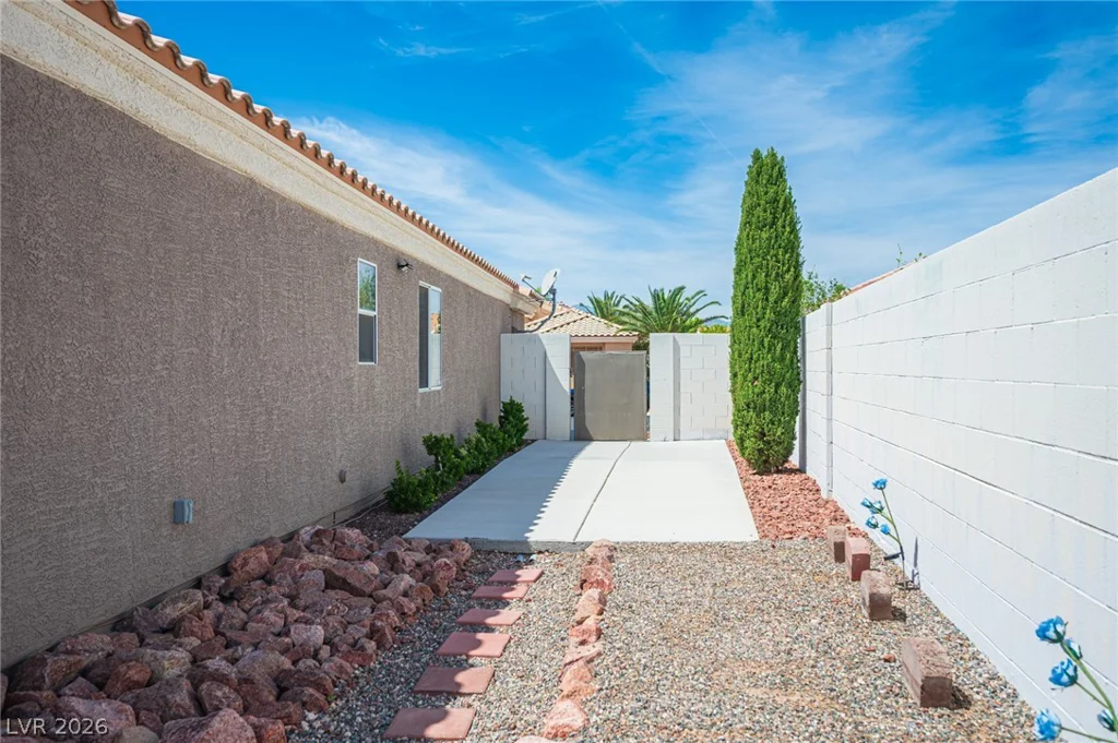 7012 Wild Wave, Las Vegas, NV 89131
