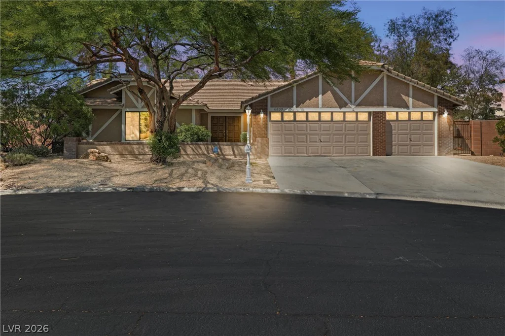 6830 Trinity, Las Vegas, NV 89146
