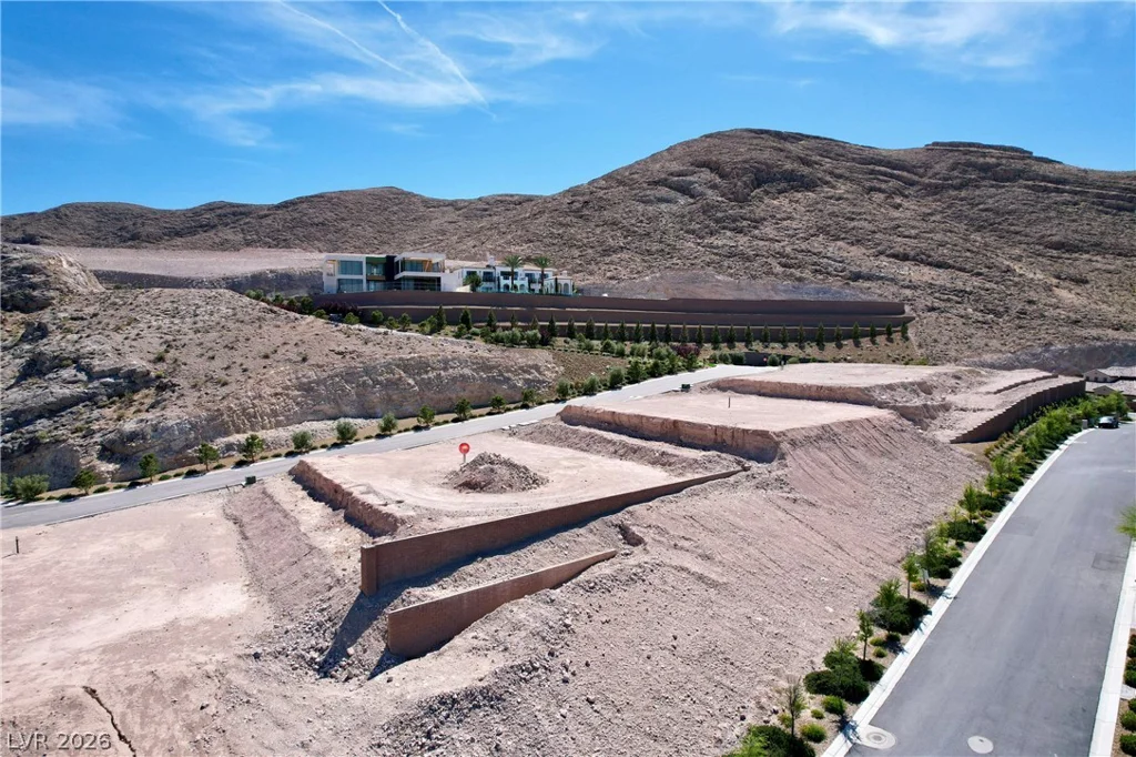30 Mountain View, Las Vegas, NV 89141
