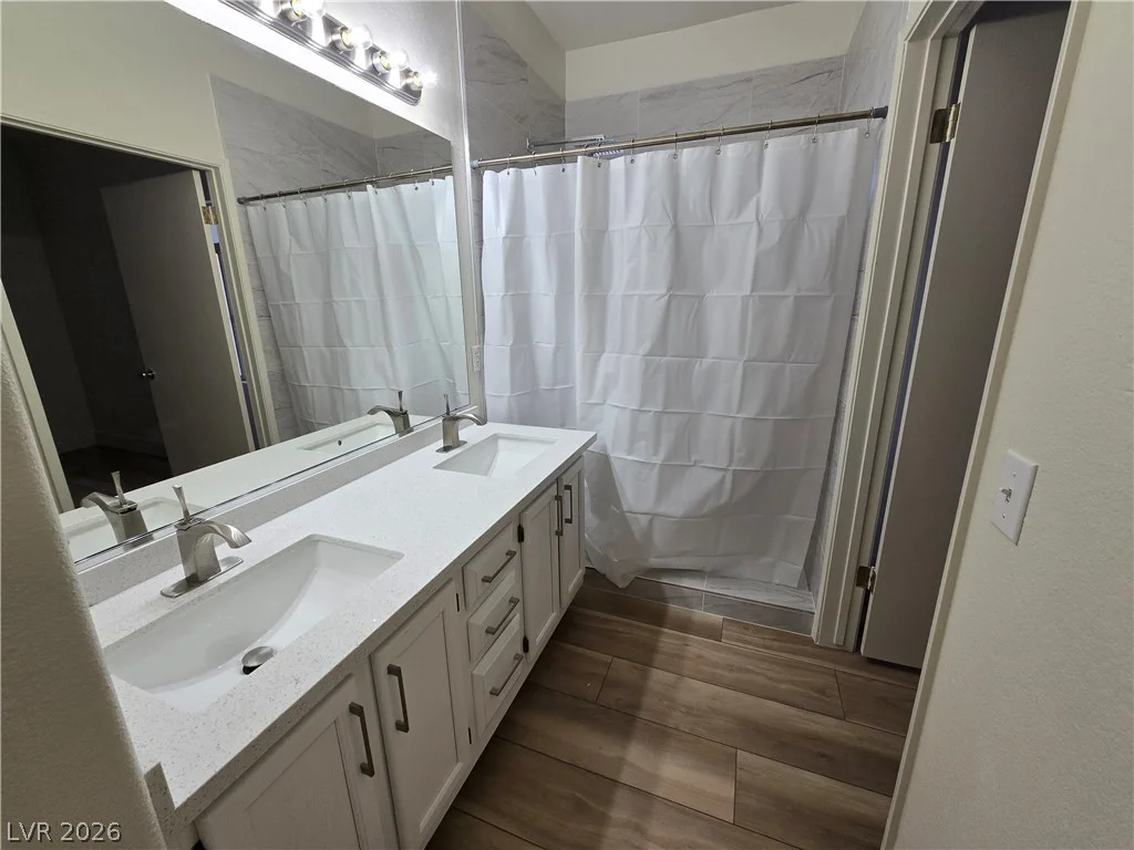 5415 Harmon, Las Vegas, NV 89103