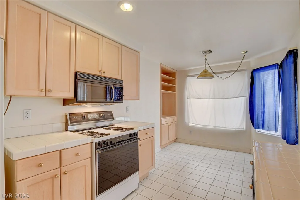 7637 Valley Green, Las Vegas, NV 89149