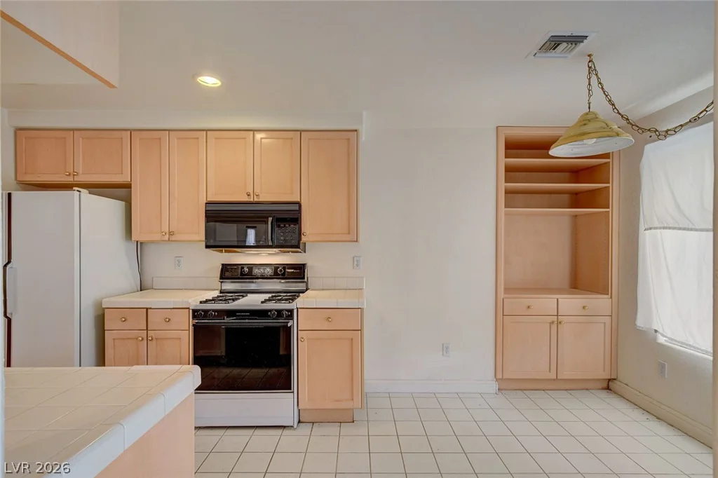 7637 Valley Green, Las Vegas, NV 89149