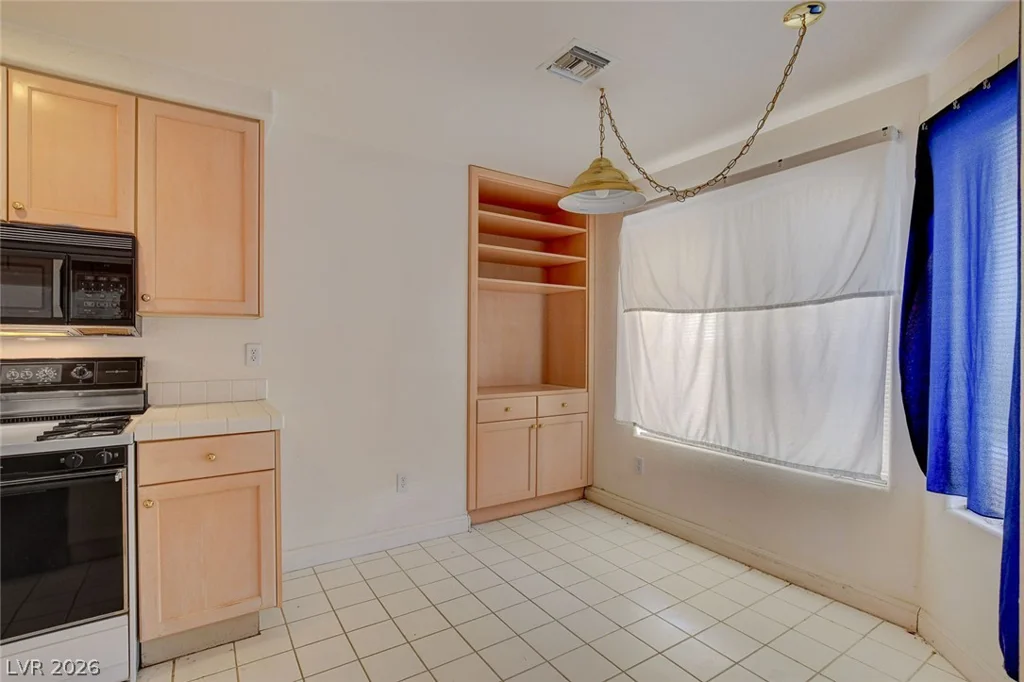 7637 Valley Green, Las Vegas, NV 89149