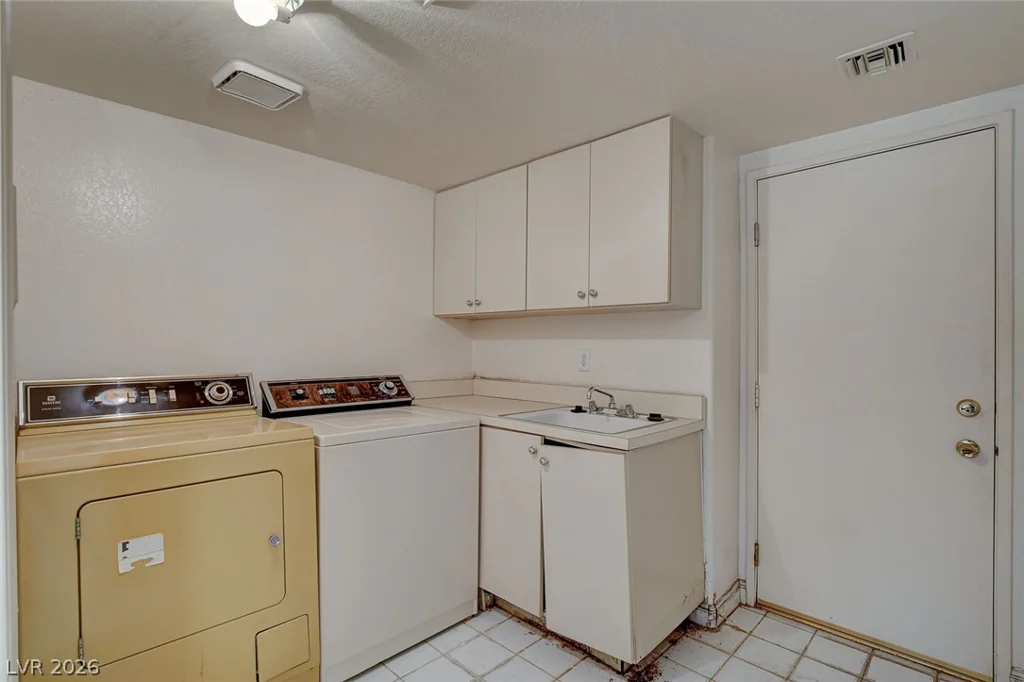 7637 Valley Green, Las Vegas, NV 89149