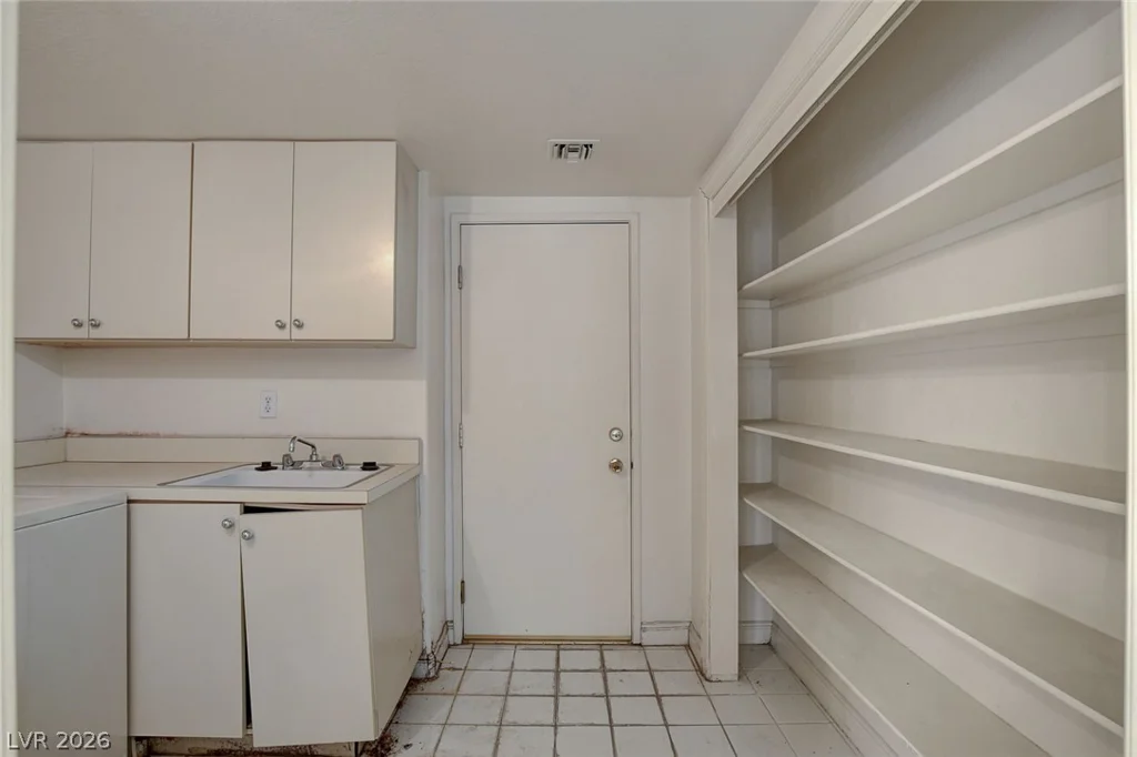 7637 Valley Green, Las Vegas, NV 89149
