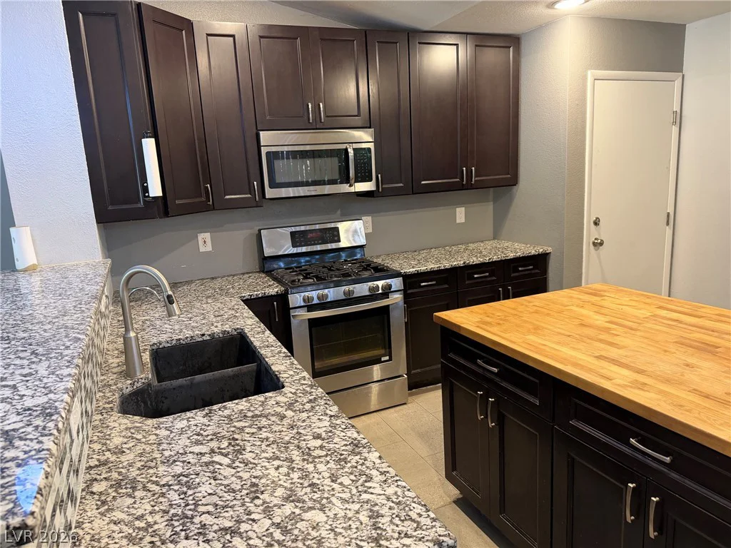 5033 Crystal Breeze, North Las Vegas, NV 89031