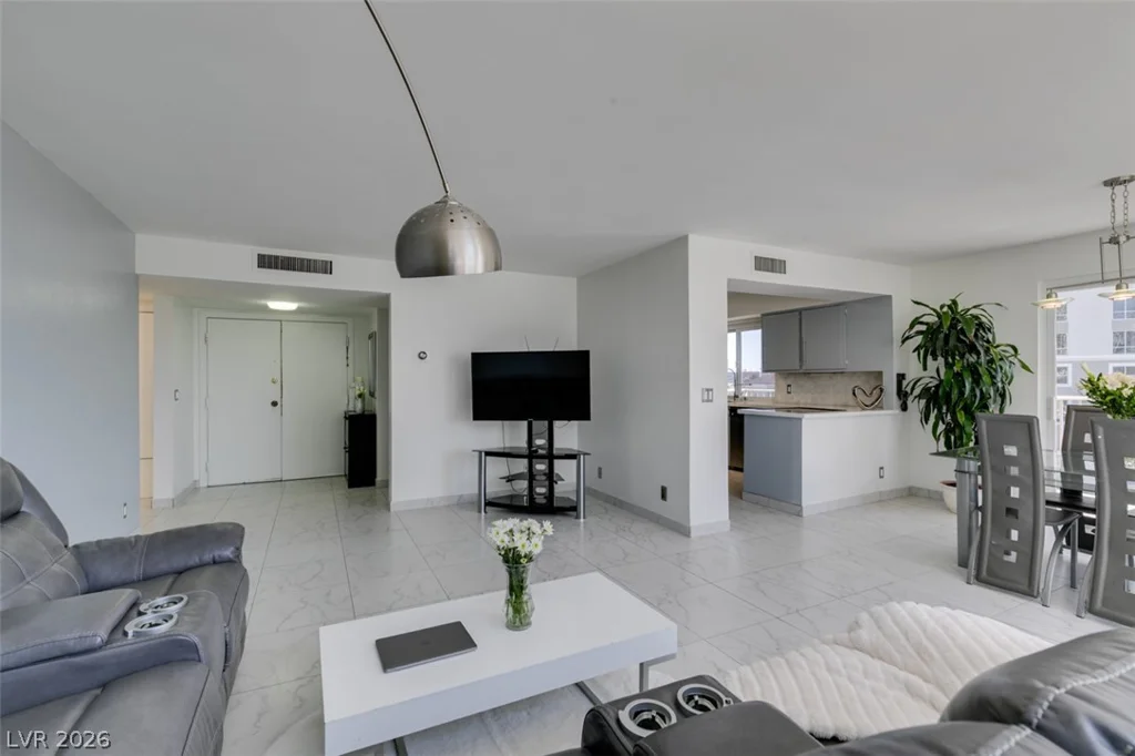 205 Harmon, Las Vegas, NV 89169
