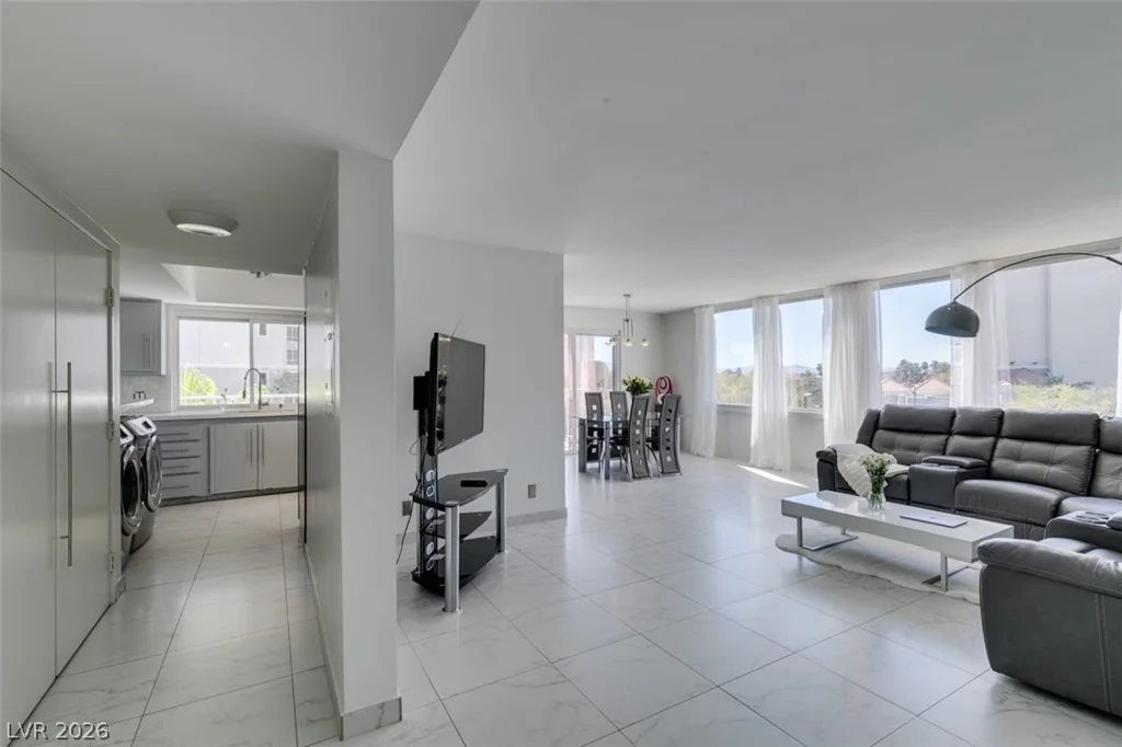 205 Harmon, Las Vegas, NV 89169