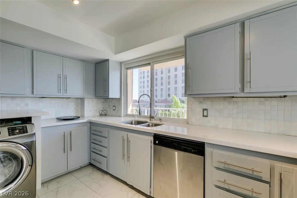205 Harmon, Las Vegas, NV 89169