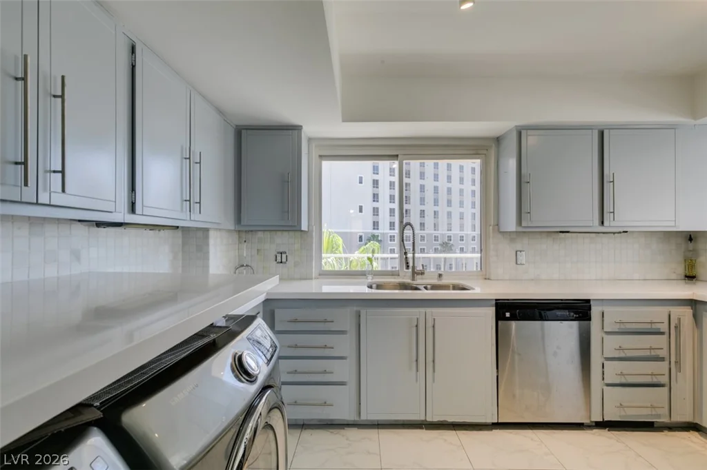 205 Harmon, Las Vegas, NV 89169