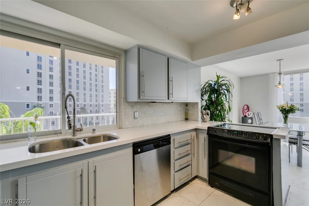 205 Harmon, Las Vegas, NV 89169