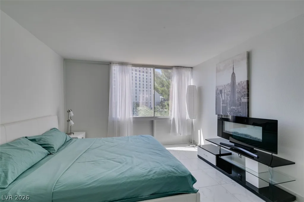 205 Harmon, Las Vegas, NV 89169