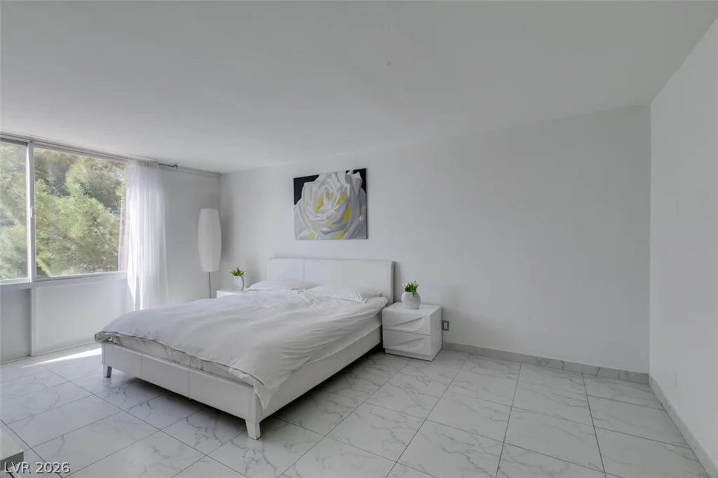 205 Harmon, Las Vegas, NV 89169
