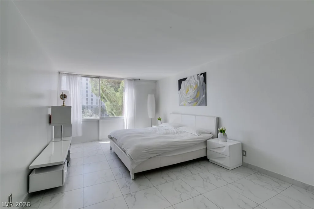 205 Harmon, Las Vegas, NV 89169